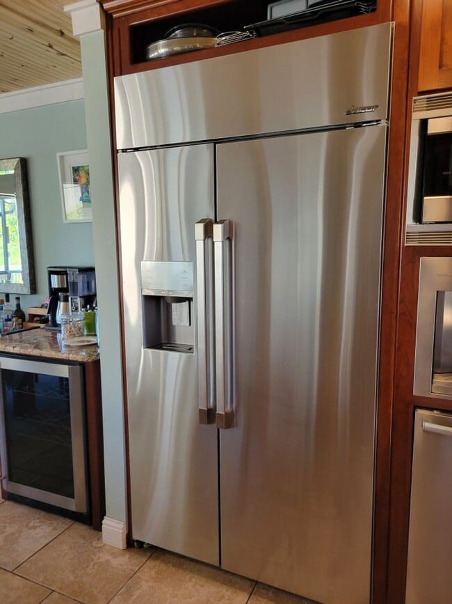 Building Photo - Riverfront Living with Private Boat Launch