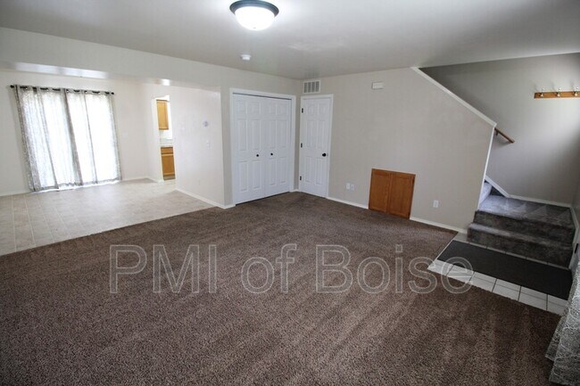 Building Photo - 633 W Idaho Ave