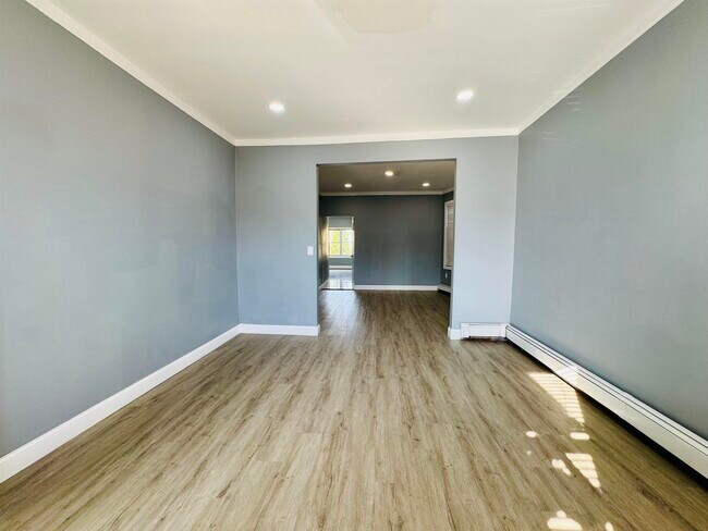 Building Photo - 95 W 54th St