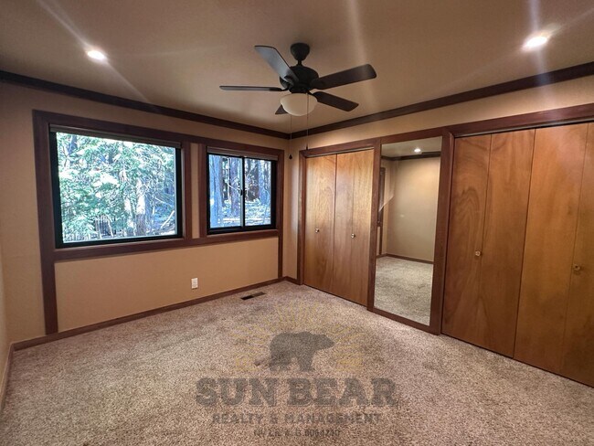Building Photo - Spacious 3 Bed, 3.5 Bath Home with Forest ...