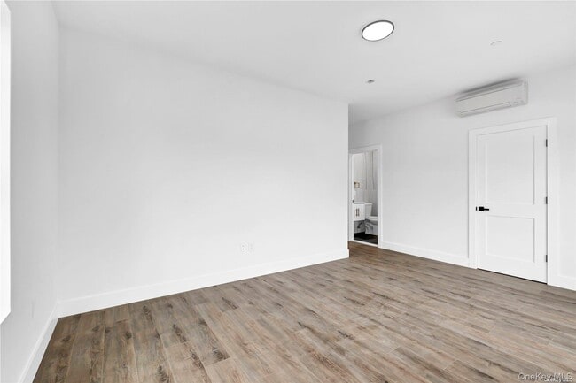 Building Photo - 533 Greenwich St