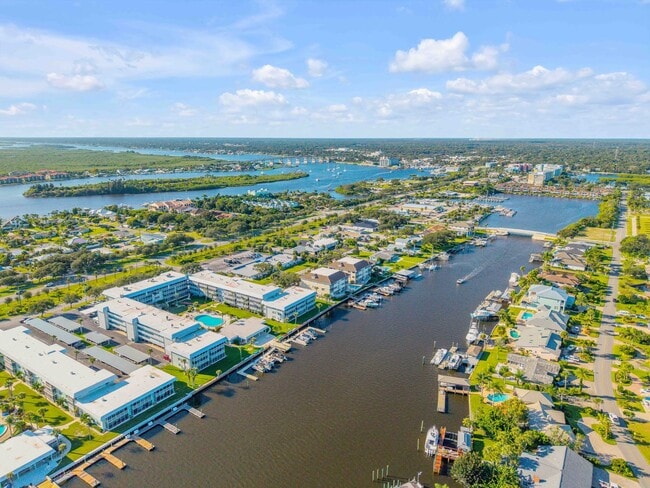 Building Photo - New Smyrna Fully Furnished 2BD/2BA Beach Condo in Waterfront Community!