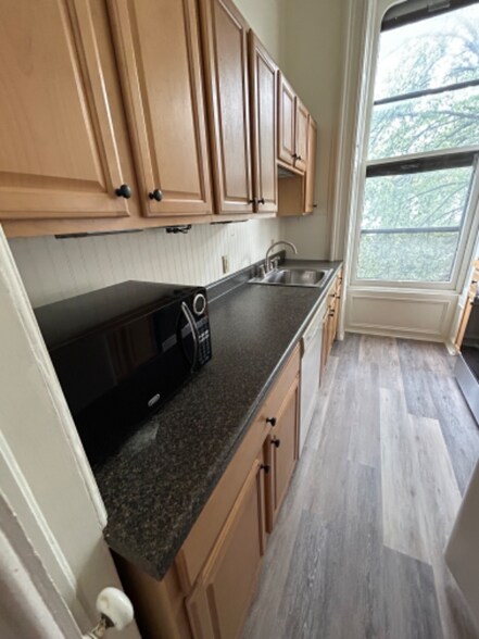 Building Photo - 111 Union St