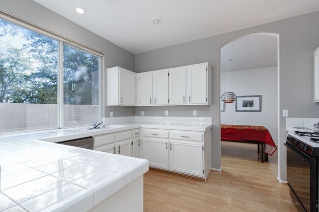 Building Photo - Fully Furnished Home in Green Valley Ranch – Move-In Ready