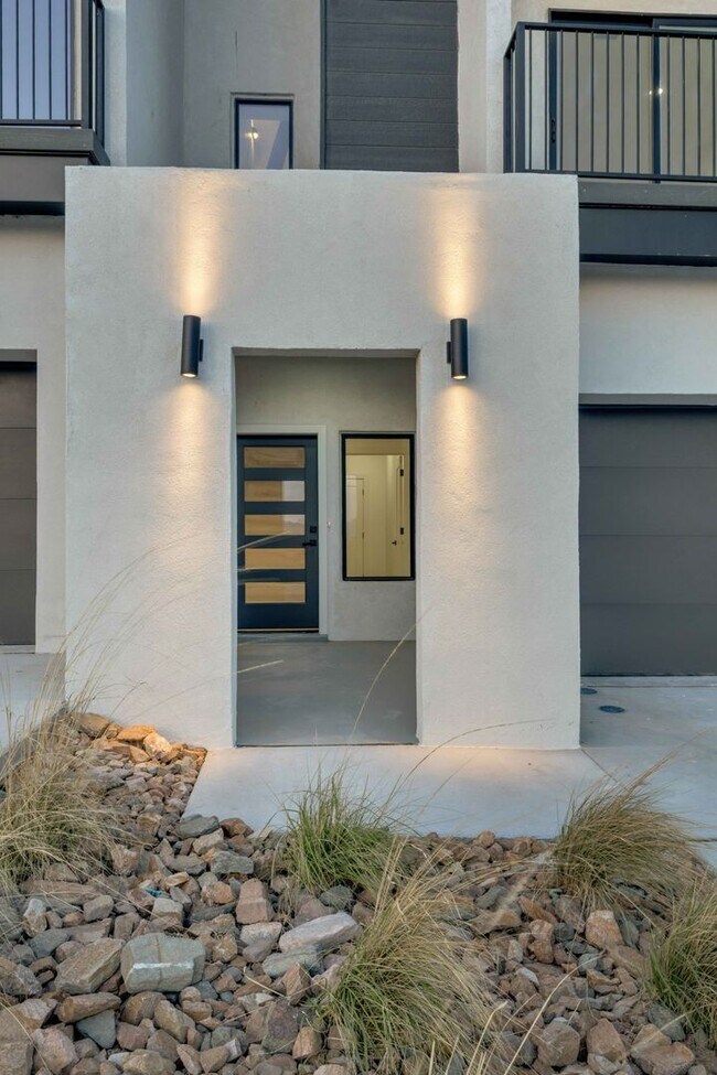 Building Photo - 1519 Golden Hill Terrace