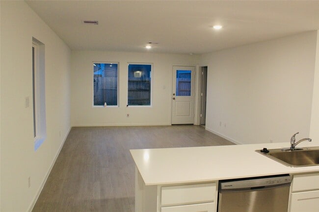 Building Photo - 1646 Gardenia Grv Ln