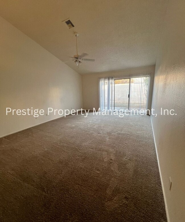 Building Photo - Wonderful Townhouse Located in the Northwest!!!