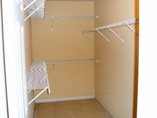 Building Photo - 2562 Oakwood Trce