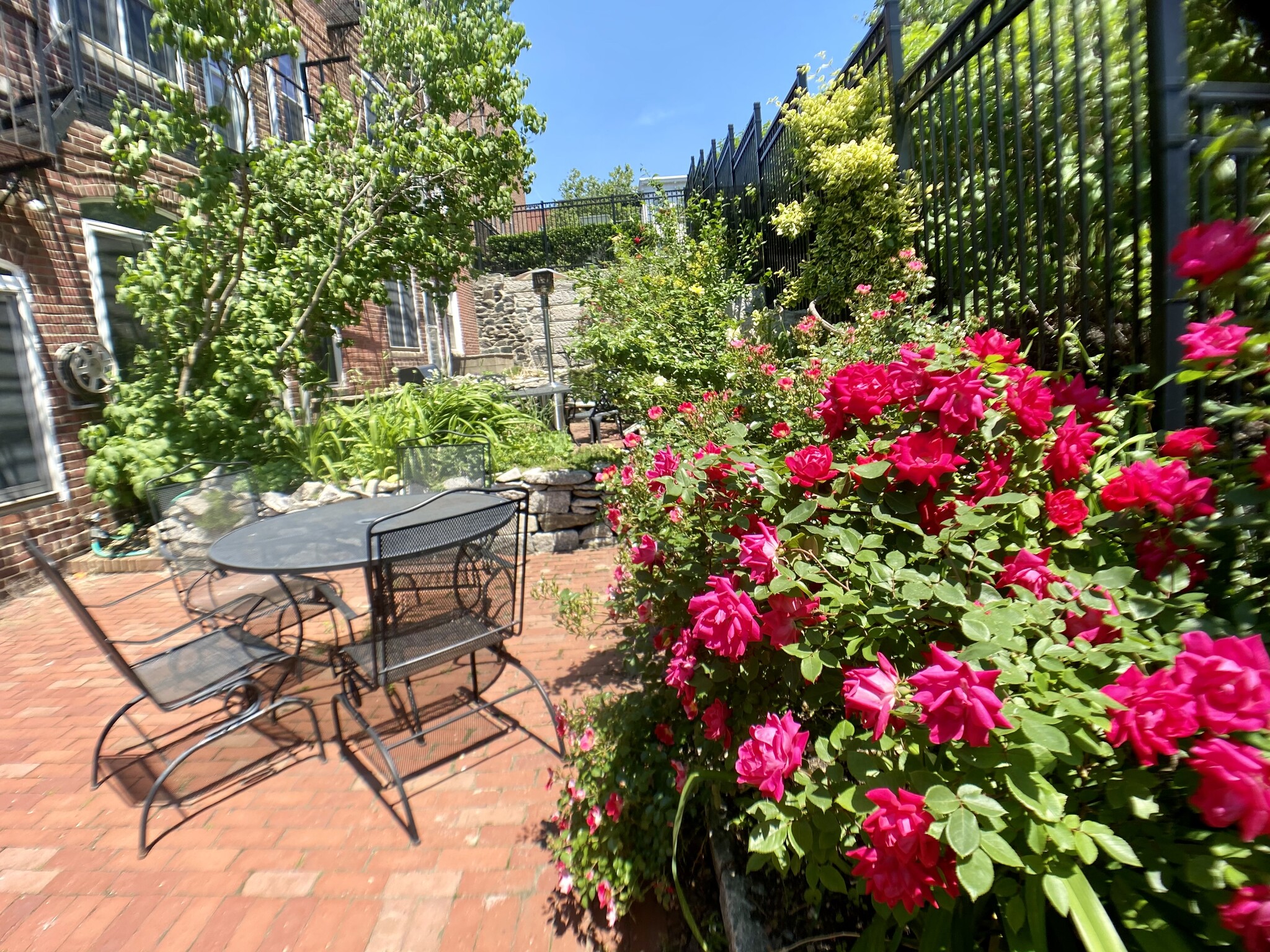 Building Photo - 67 Baldwin St