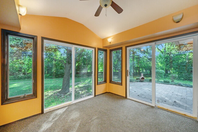 Building Photo - 24447 Bloomington Ct