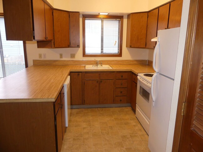 Building Photo - Wood Village End Unit Condo * Covered Park...