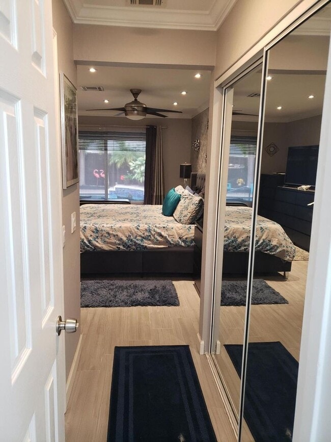 Building Photo - 1402 SW 25th Ave