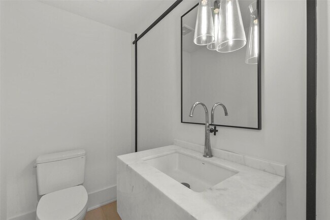 Building Photo - 1247 Peden St
