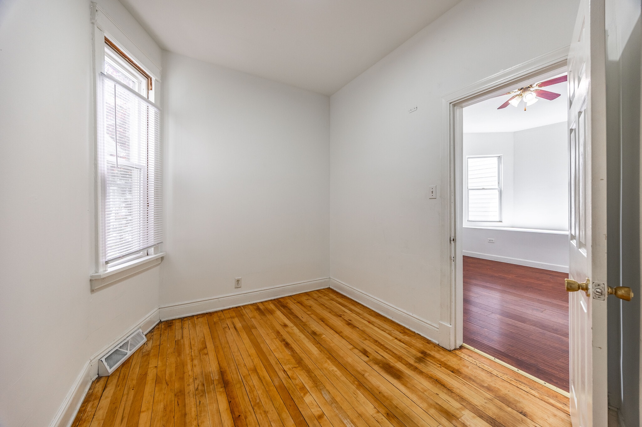 Building Photo - 2140 N Karlov Ave