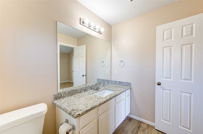 Building Photo - 5349 Pinewood Terrace