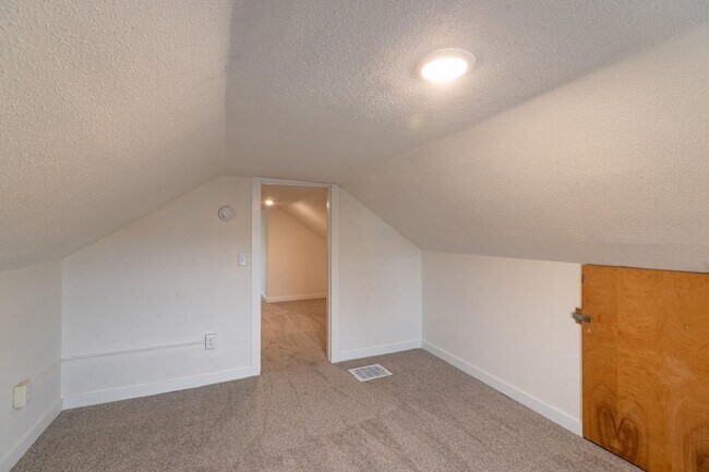 Building Photo - 3-4BR Rent or Rent to Own with New Kitchen and Garage!