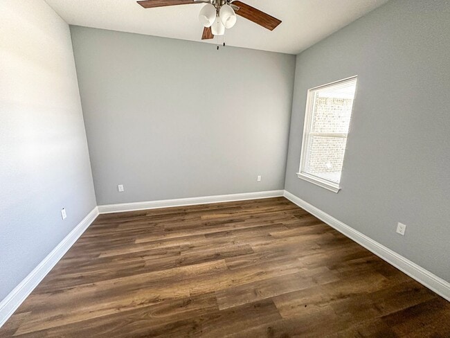 Building Photo - 106-102 Vitava Dr