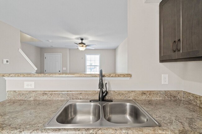 Building Photo - Ziva Ln - 1111