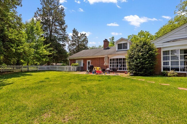 Building Photo - Beautiful brick home on a 1-acre lakefront...