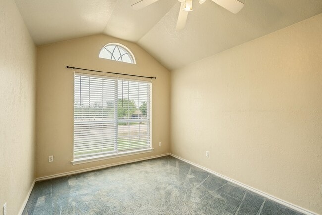 Building Photo - 119 Encino Dr
