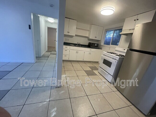 Building Photo - 474 Harding Ave