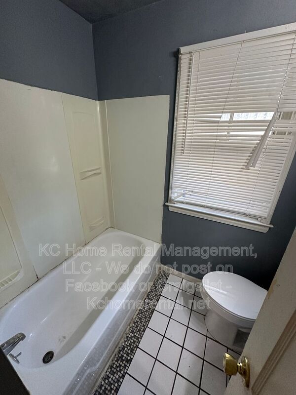 Building Photo - 2115 N 40 St