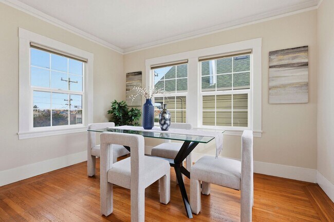 Building Photo - Charming Seacliff Top Floor Condo Unit with views of Golden Gate Bridge!