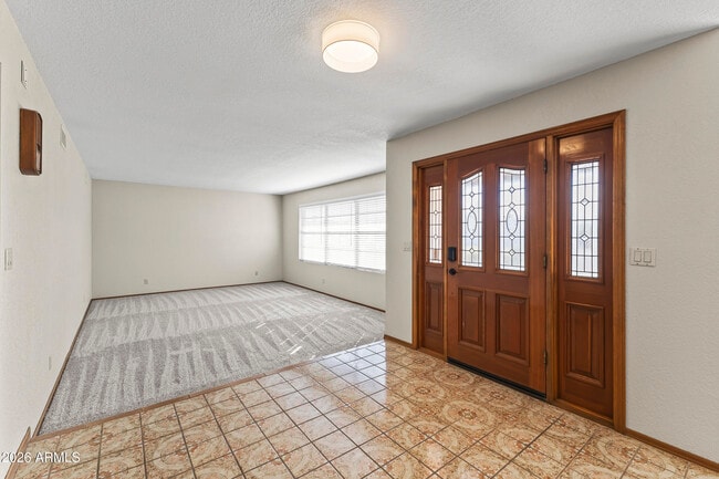 Building Photo - 1306 E La Vieve Ln