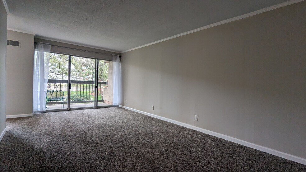 Building Photo - 2525 Main St