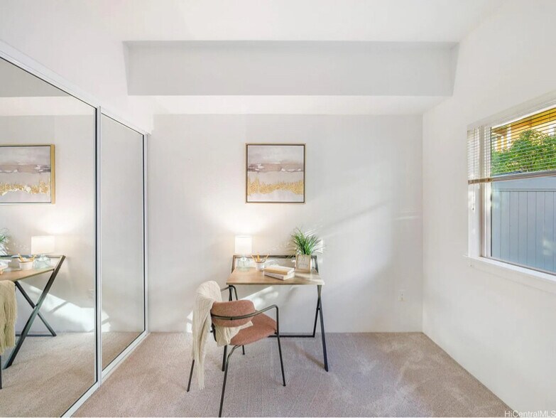 Building Photo - 458 Manawai St