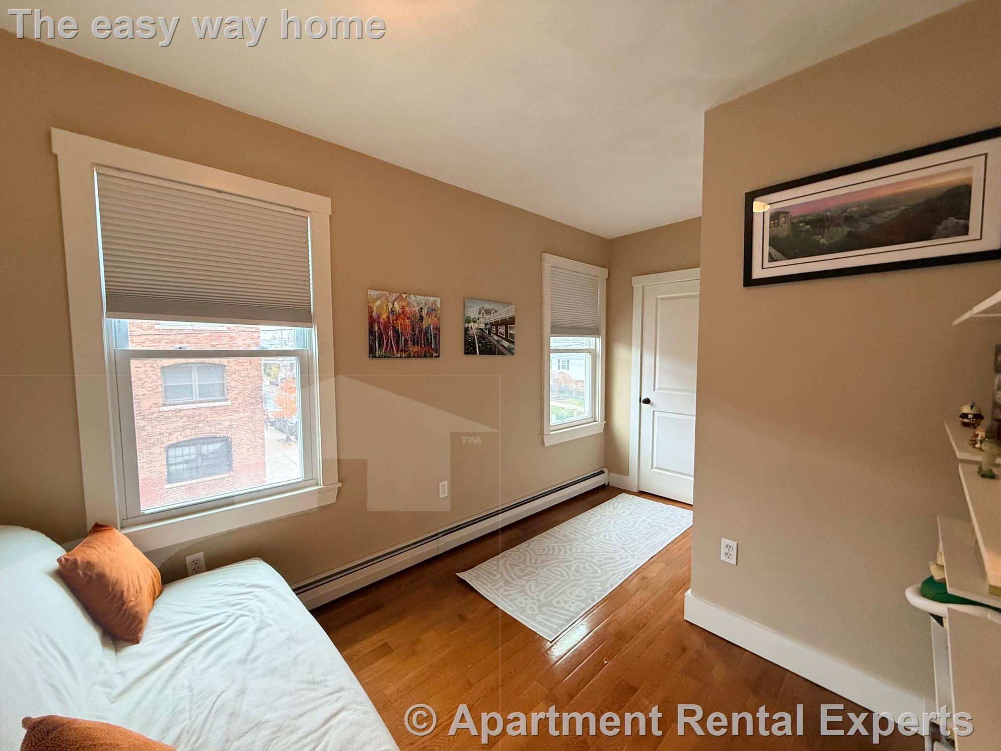 Building Photo - 119 Central St