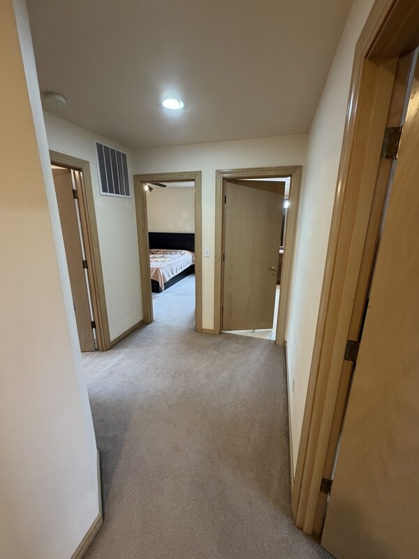 Building Photo - 700 Sunrise Dr