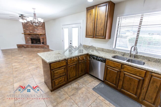 Building Photo - 1928 N Kachina