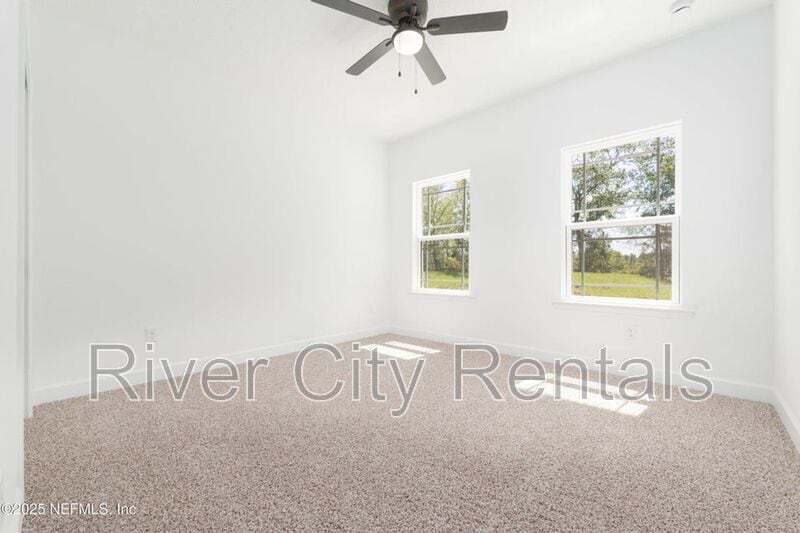 Building Photo - 9261 Dolphin St