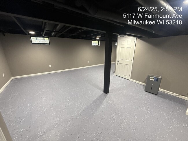 Building Photo - 5117 W Fairmount Ave