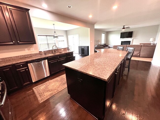 Building Photo - 3006 Farm View Dr