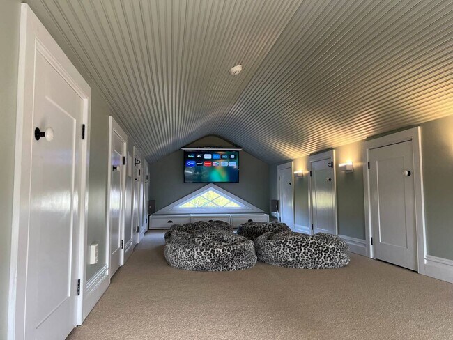 Building Photo - 23 Howard St