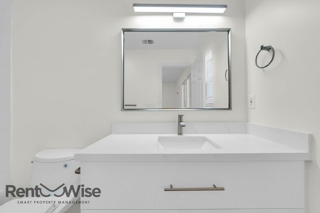 Building Photo - 734 Chestnut St