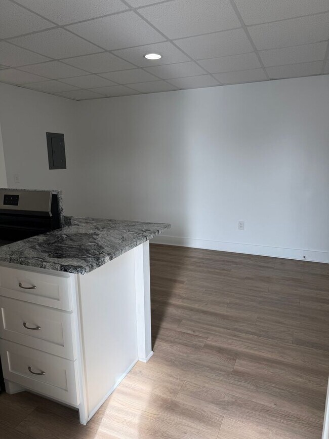 Building Photo - 400 Gallatin Ave