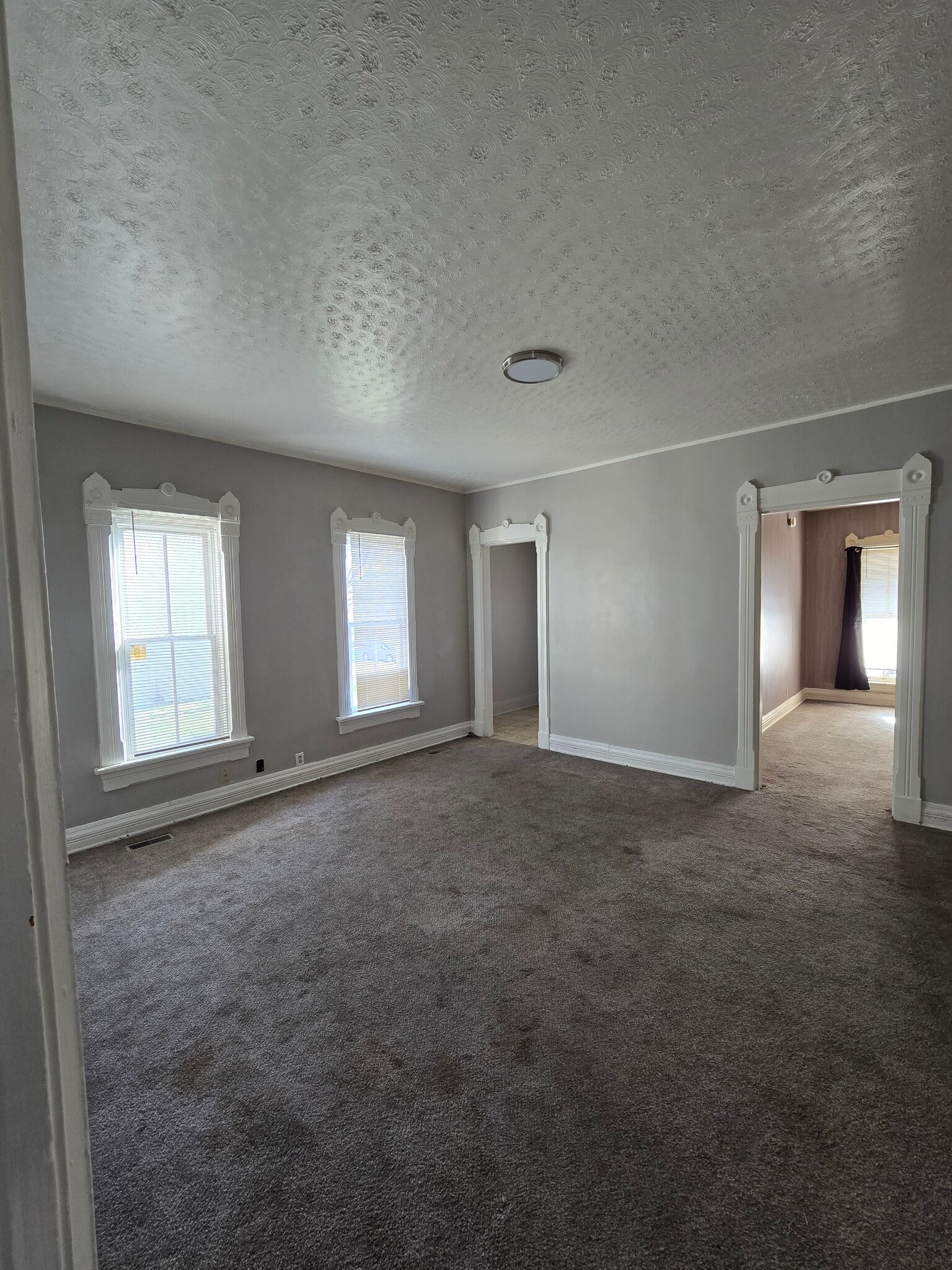 Building Photo - 118 Linden Ave