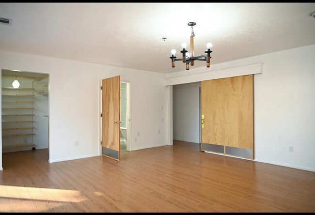 Building Photo - 7106 Shoshone Rd NE