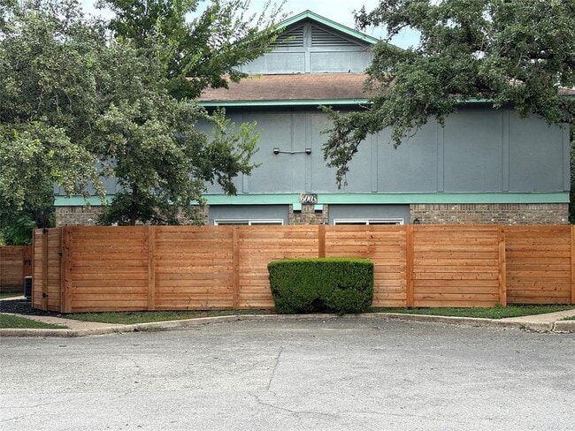 Building Photo - 6003 Cougar Dr