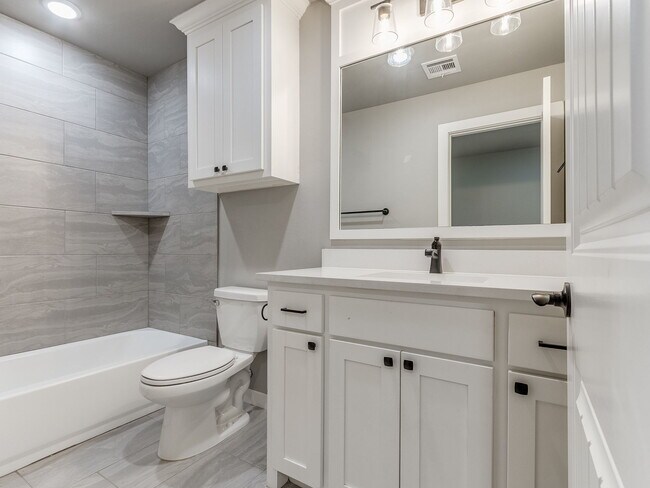 Building Photo - 3212 Hayven Cir