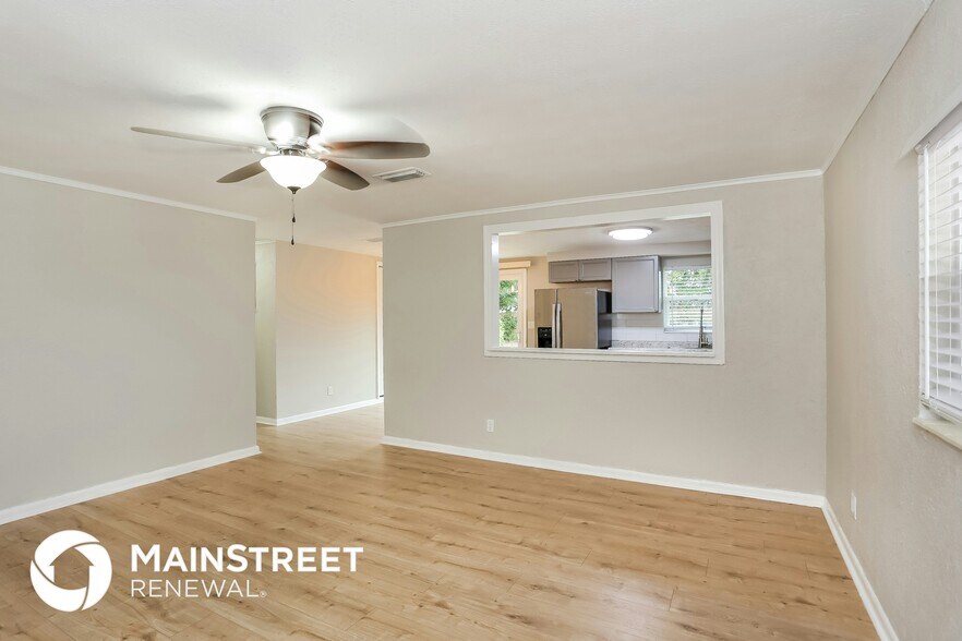 Building Photo - 303 Renne Dr N
