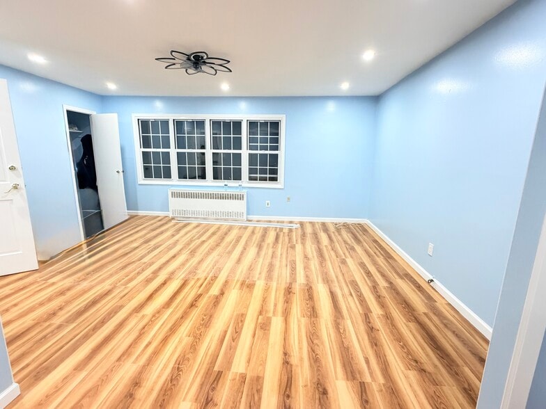 Living room - 13721 Lafayette St