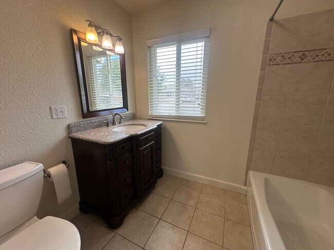 Building Photo - Charming 3-Bed Home with Huge Yard & Fresh...
