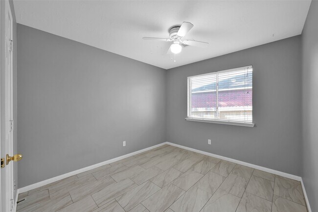 Building Photo - 710 Moonwalk St