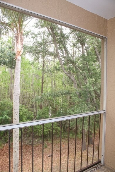 Building Photo - 8829 Coral Palms Ct