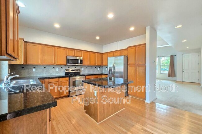 Building Photo - 2203 84th Ave NE