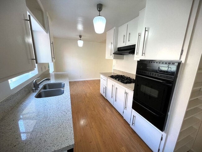 Building Photo - Newly Remodeled 3BD/1.5BA Duplex in Culver City!
